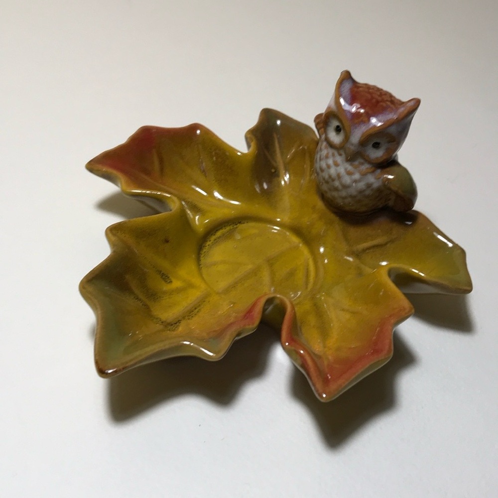 VINTAGE OWL MAPLE LEAF TEALIGHT HOLDER